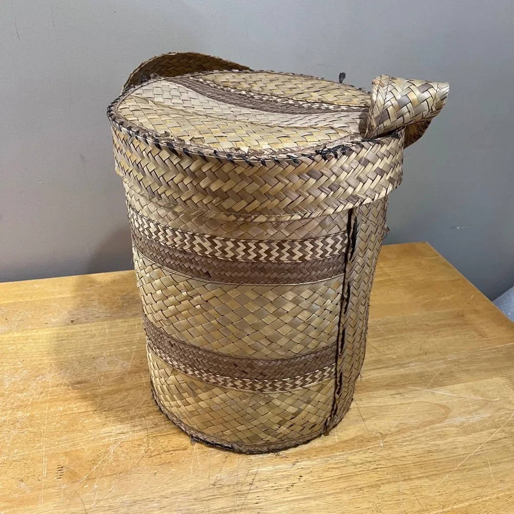 Vtg Hand‎ Woven Pandanus Leaf Basket Lid Handle Lined Boho Tropical Tribal Decor